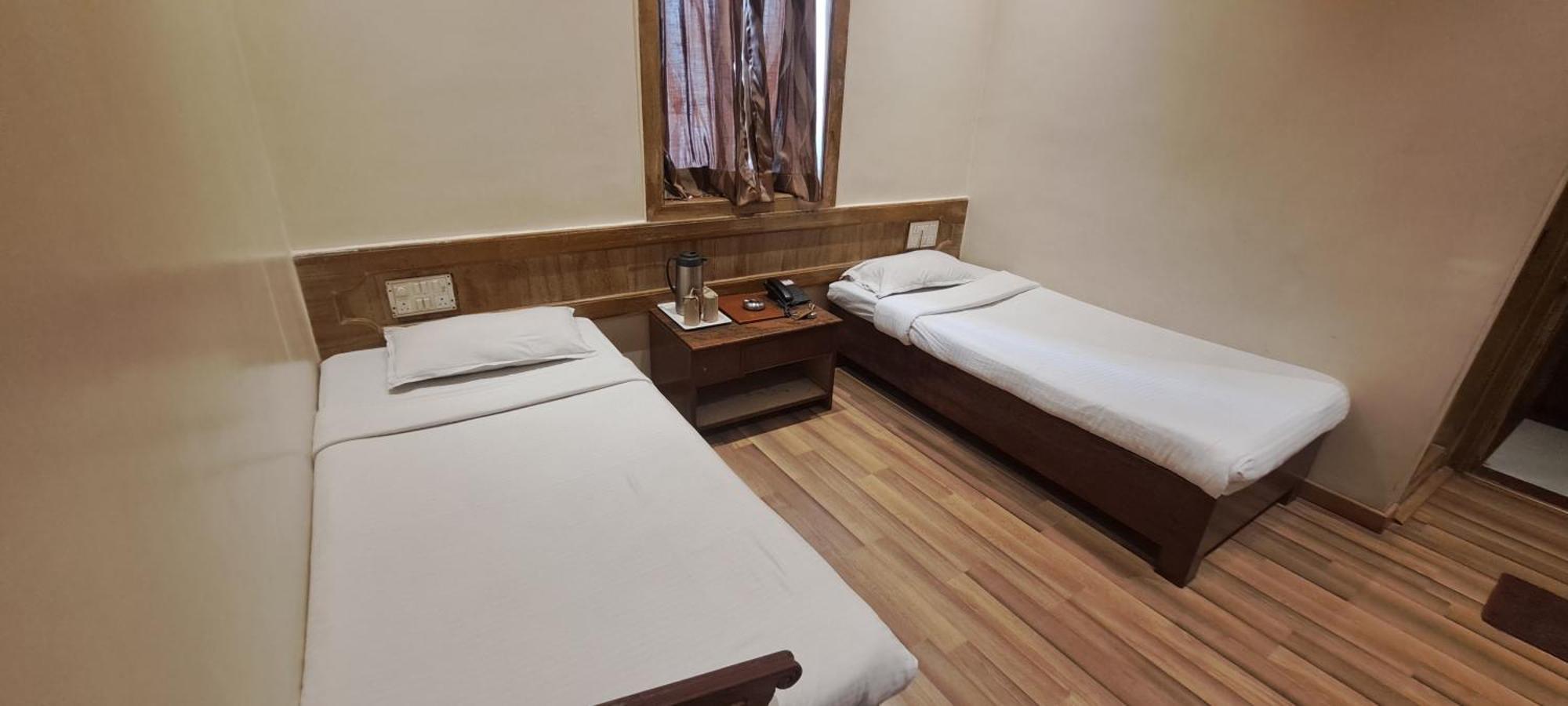 Hotel Shivam Pune Luaran gambar